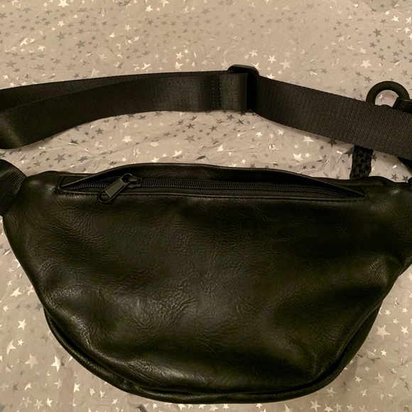 Sling bag w/ chain detail - Picture 9 of 10